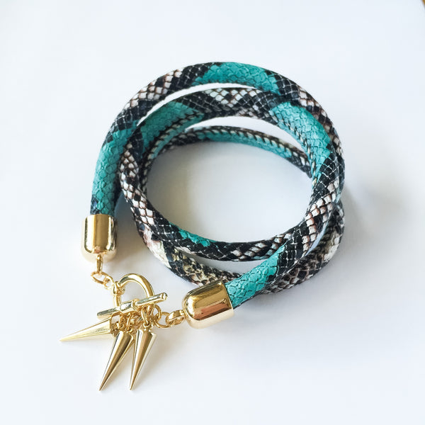 Two-in-one turquoise snake effect leather choker and double bracelet | KRISTINAGOESWEST.COM  - 4