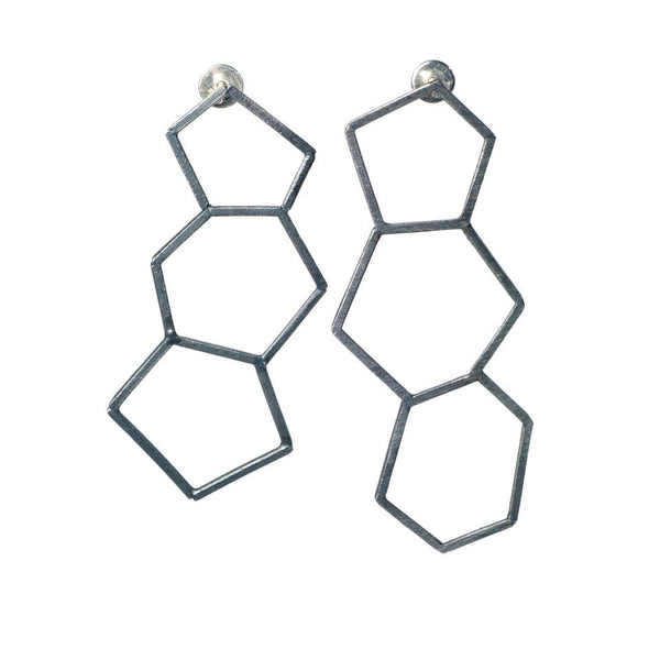 DD Workshop | Asymmetric oxidised silver earrings Honeycombs - Kristina Goes West