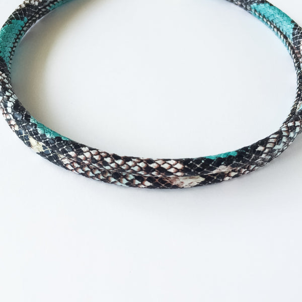 Two-in-one turquoise snake effect leather choker and double bracelet | KRISTINAGOESWEST.COM  - 3