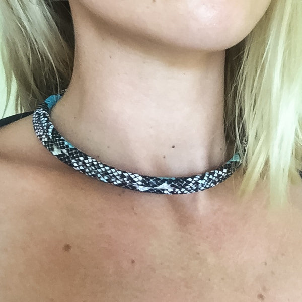 Two-in-one turquoise snake effect leather choker and double bracelet | KRISTINAGOESWEST.COM  - 7