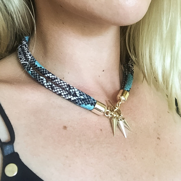 Two-in-one turquoise snake effect leather choker and double bracelet | KRISTINAGOESWEST.COM  - 6